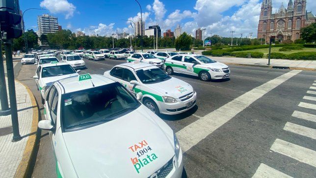 taxistas platenses piden un aumento urgente de tarifas y amenazan con ir al paro