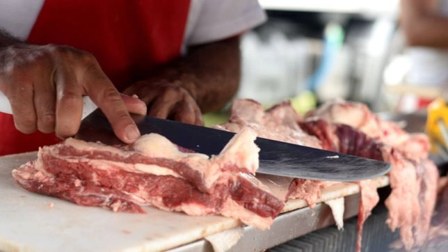 detuvieron a un hombre que amenazo a su hermana con un enorme cuchillo de carnicero