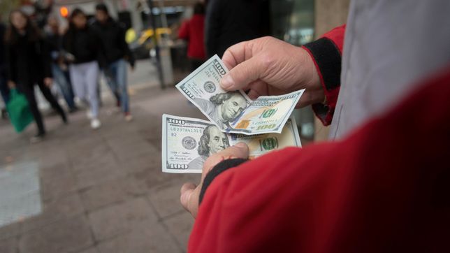 el dolar blue subio su cotizacion tras la flexibilizacion de las restricciones cambiarias