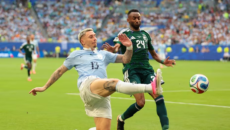 Uruguay igualó 1 a 1 ante Arabia Saudita en un debut con sabor a poco