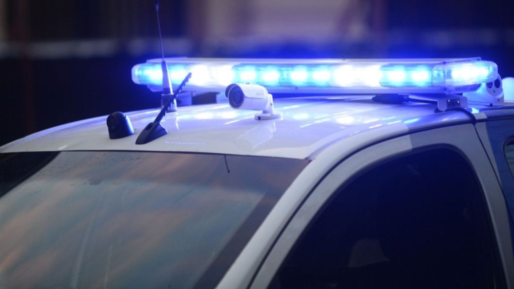 Un joven atacó a su mamá, intentó asfixiar a su hermano y terminó detenido