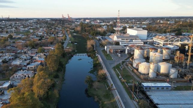 riesgo de inundacion: ypf limpiara los canales que estan tapados de camalotes