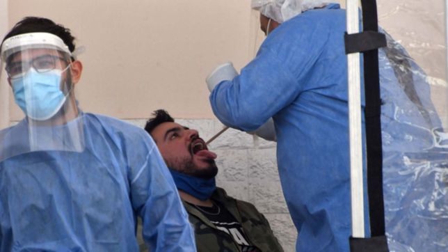 crecen los contagios de covid-19 en argentina y confirman otros 7.369 en 24 horas