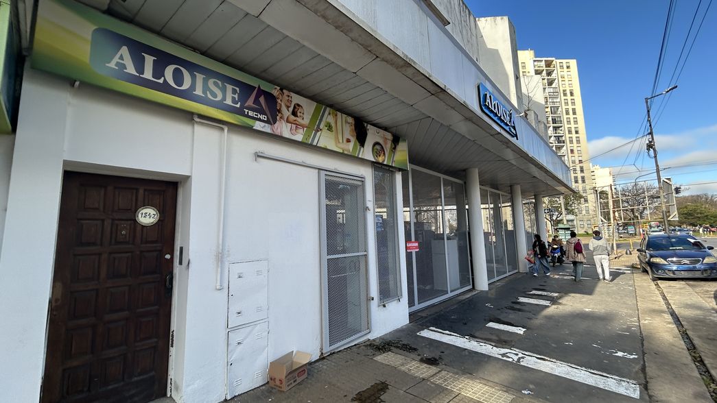 Clausuraron otro depósito que funcionaba en una vieja estación de servicio de La Plata