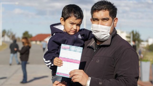 avanza la vacunacion en provincia y ya envian turnos a mayores de 18 anos sin enfermedades