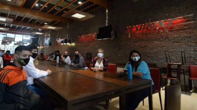 trabajadores tomaron una cerveceria de la plata y pasaron la noche en el local