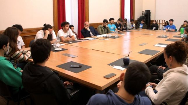 el candidato a presidente de la unlp escucho la demandas de los estudiantes de la fulp