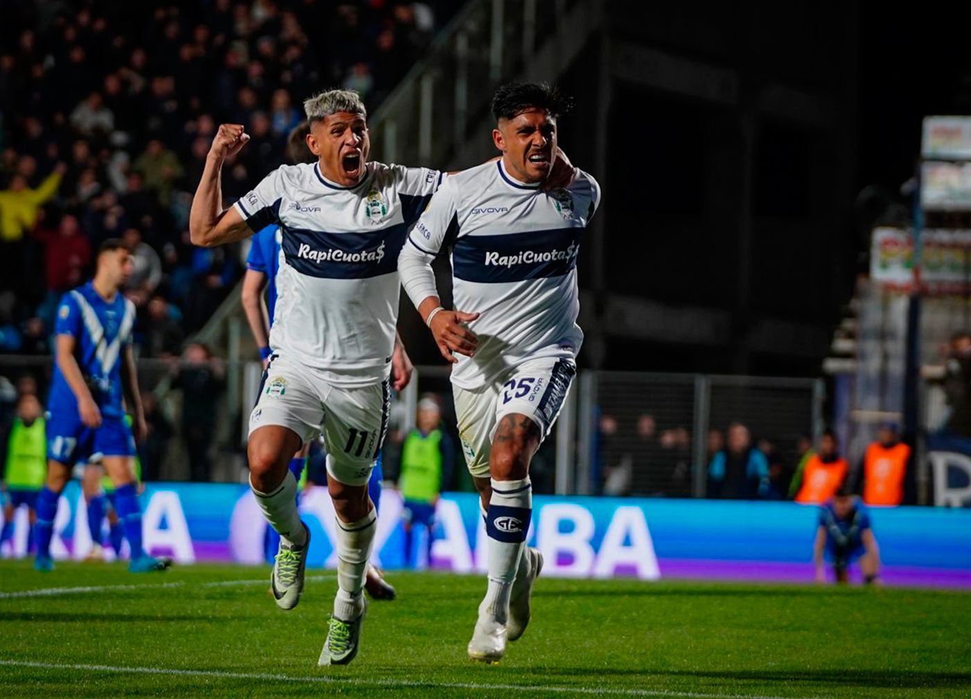 Cristian Tarragona gritando uno de sus goles en Gimnasia. Cristian Tarragona gritando uno de sus goles en Gimnasia.