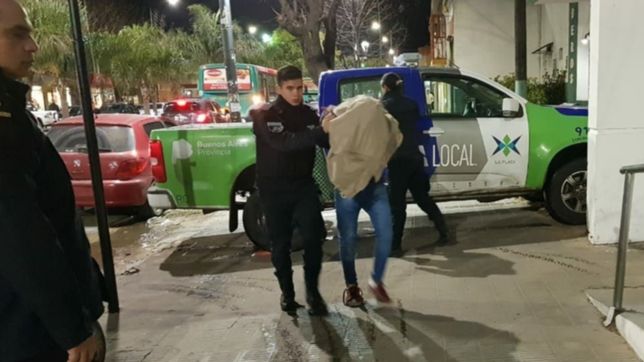 cayeron dos hermanos por usurpar una casa de los hornos y asaltar vecinos con una escopeta