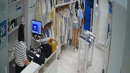 mecheras distrajeron a una vendedora y robaron prendas en un local de ropa del centro de la plata mecheras distrajeron a una vendedora y robaron prendas en un local de ropa del centro de la plata