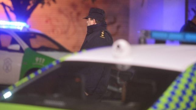 ariete, gas pimienta y casa equivocada: ¿que se sabe del papelon policial en la plata?