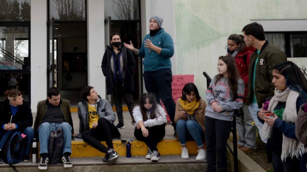 Alumnos de la UNLP debatieron y trataron el tema de la inseguridad en la zona del Bosque