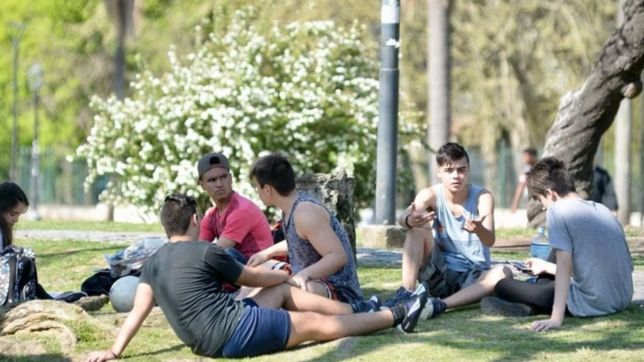 el gobierno aseguro que hacia fin de ano podriamos vivir una vida casi normal