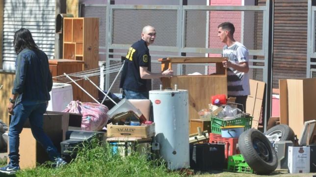 tension y gritos en un desalojo que fue ordenado por un juez de la plata suspendido