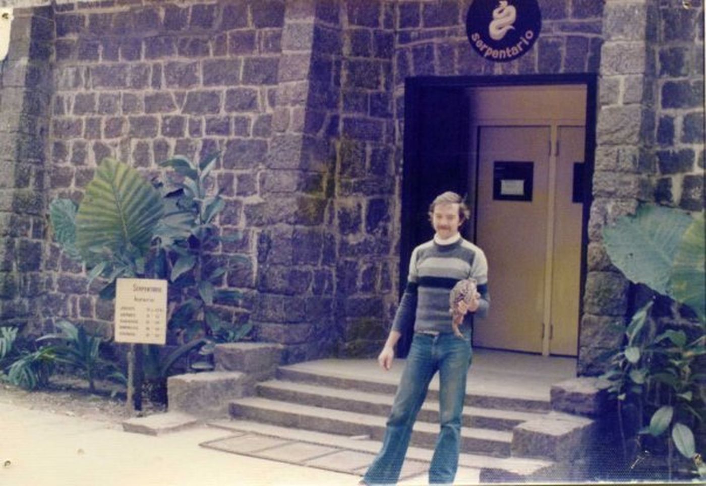 Jorge fue el encargado del serpentario desde su inauguración en 1978 hasta que se fue, en 1982. Después siguió ligado al zoológico.