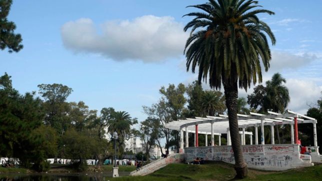 locura en parque saavedra: un hombre la apunalo sin razon alguna y termino internada