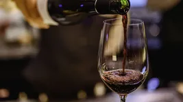 baxar mercado lanza descorcha, una noche de vinos, gastronomia y musica en vivo baxar mercado lanza descorcha, una noche de vinos, gastronomia y musica en vivo
