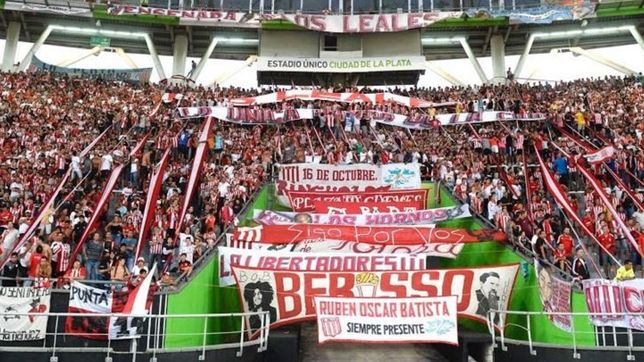 insolito: barras de estudiantes lanzan una encuesta para que los dejen entrar a la cancha