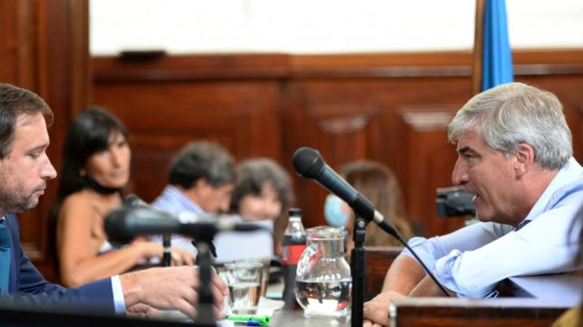 el oficialismo y la oposicion volvieron a cruzarse por la policia local y la gestapo