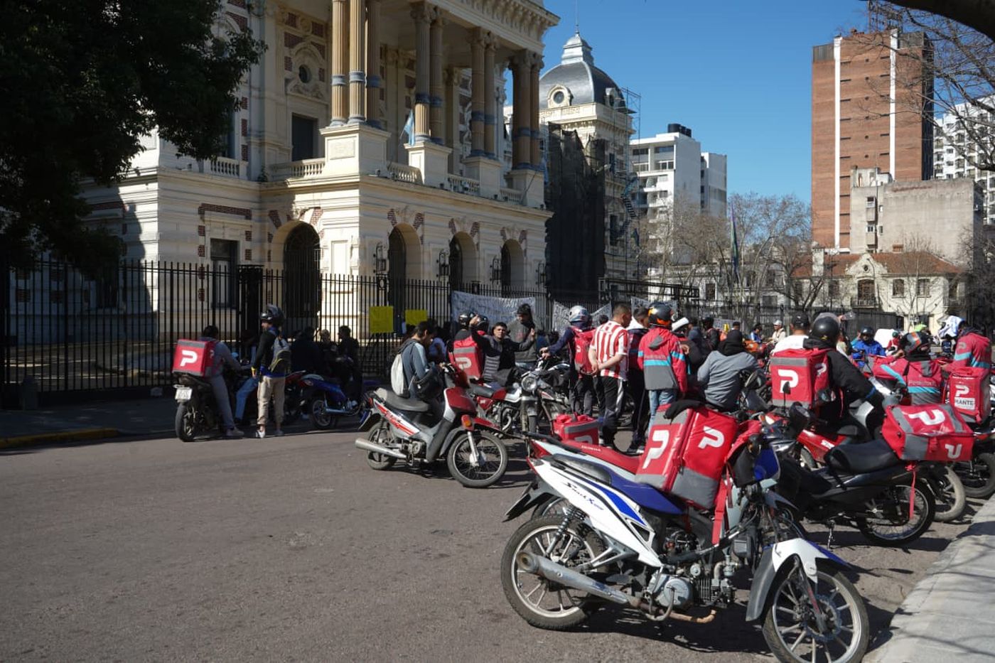 Protesta de Rappi y Pedidos Ya en GObernación (1)