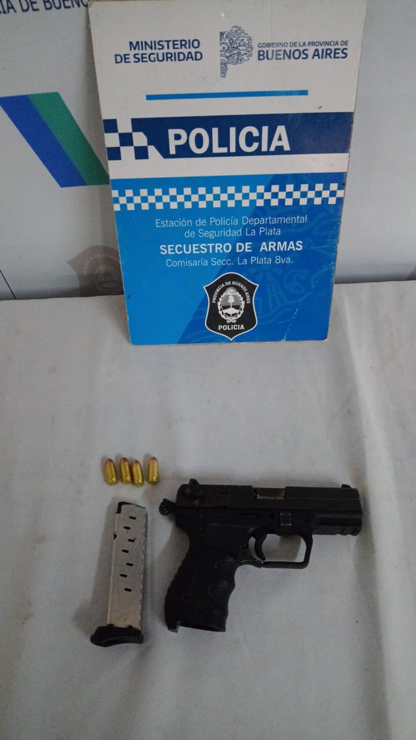 El arma incautada por la Policía tras la persecución en La Plata