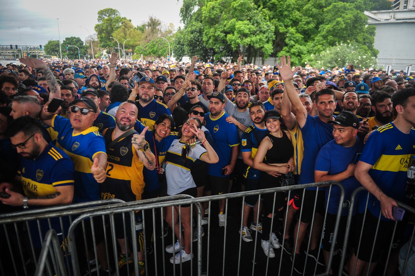 Final de la Copa Libertadores : reprimieron a hinchas de Boca en el ingreso  al Maracaná