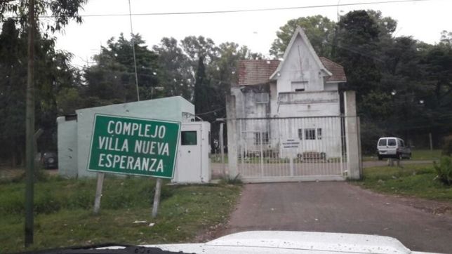 cinco internos de un instituto de menores platense apunalaron a un celador y se fugaron