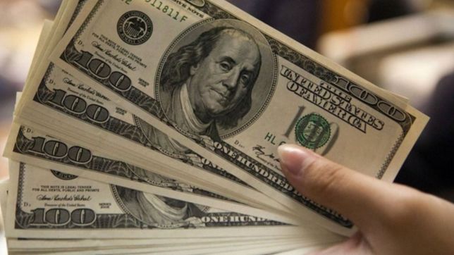 cuando se empieza a pagar el impuesto al dolar y que casos son los afectados por la ley