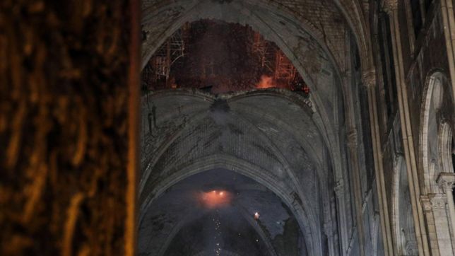 asi quedo notre dame por dentro, un gran pedazo de la historia hecho cenizas