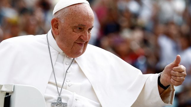 el vaticano difundio el ultimo parte medico del papa francisco y en argentina llamaron a rezar