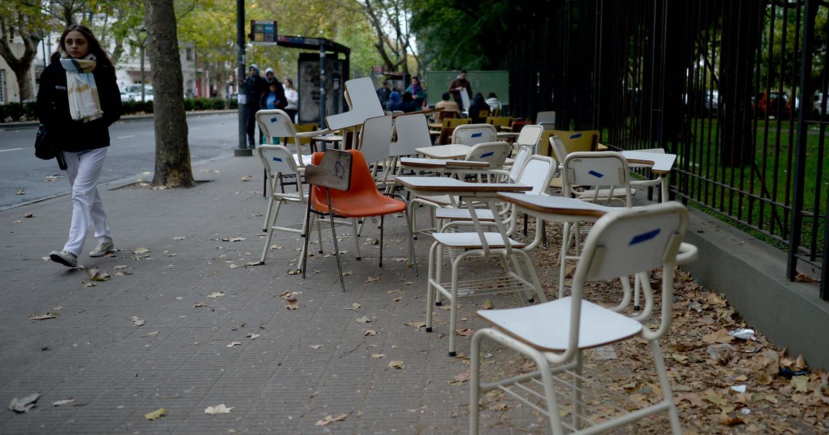 Arrancó un nuevo paro de docentes y nodocentes de la UNLP en reclamo de ...