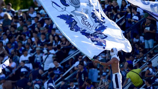 gimnasia espera el visto bueno para que vuelvan las banderas y los bombos al bosque durante el clasico platense