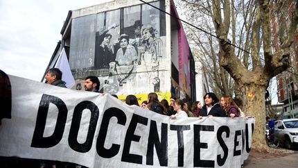 Así fue el abrazo simbólico las facultades de Trabajo Social y Artes