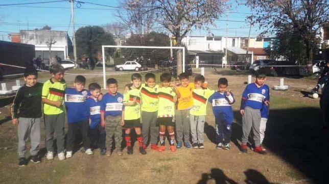tolosa tiene nueva cancha de futbol infantil construida por vecinos