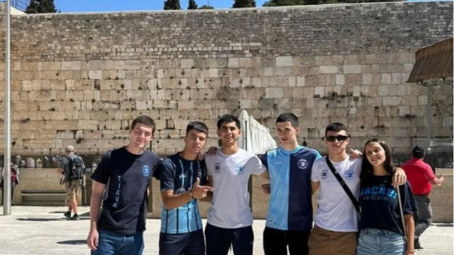 confirman la vuelta de los seis jovenes de la plata varados en israel
