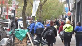 aseguran que aun hay 140 puestos de venta ambulante en las calles de la plata aseguran que aun hay 140 puestos de venta ambulante en las calles de la plata