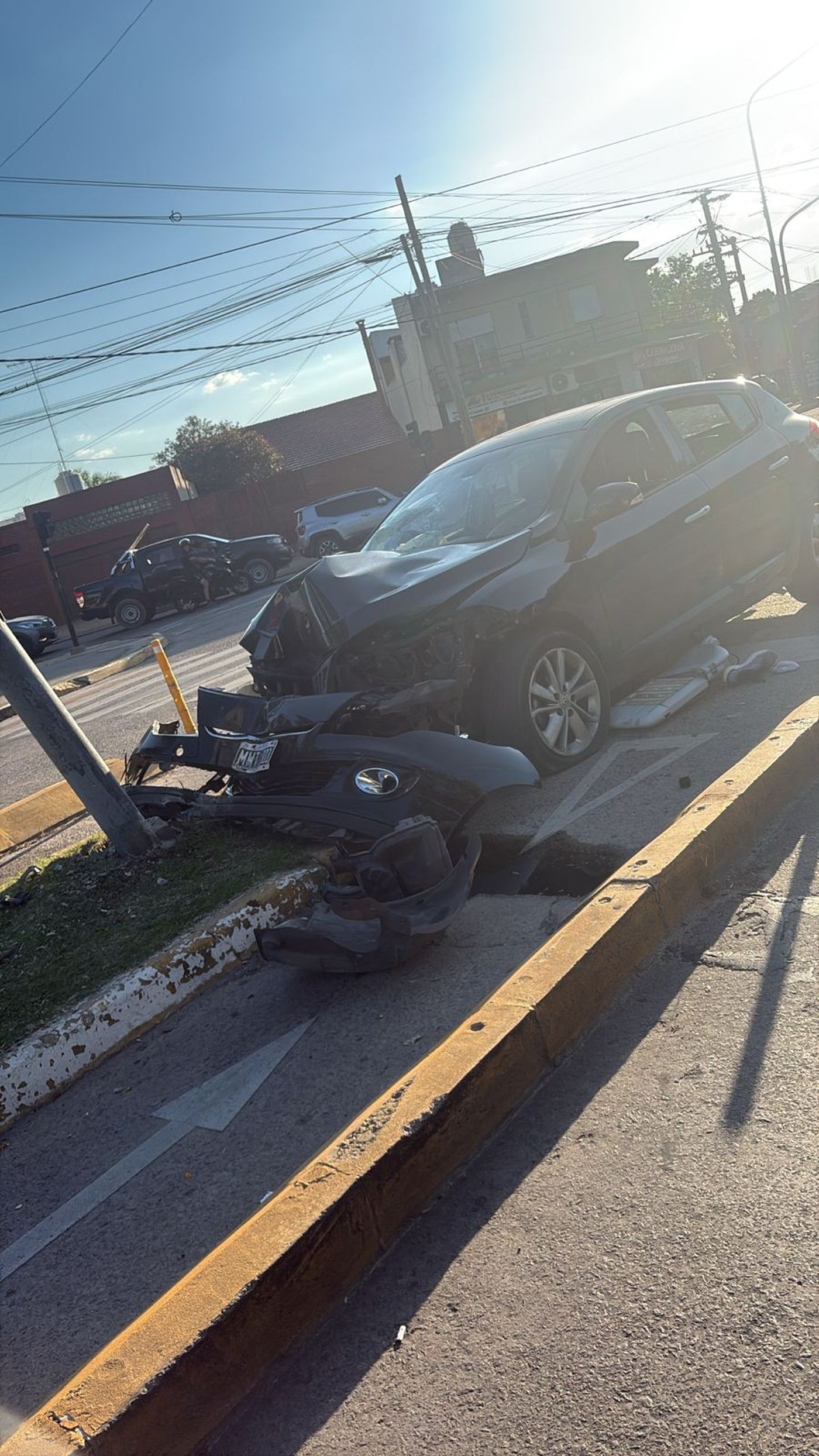 As&iacute; qued&oacute; el auto tras el choque en diagonal 73, mano al centro de La Plata
