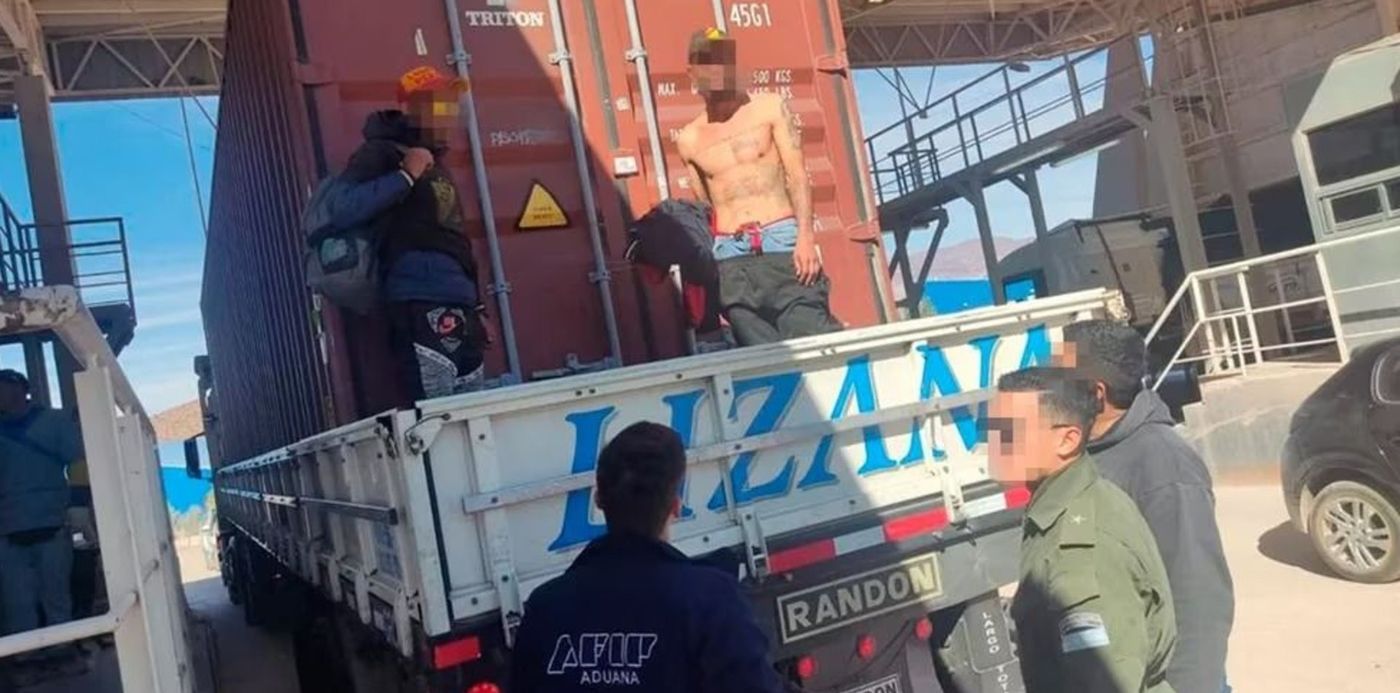 colombianos ocultos en el contendor