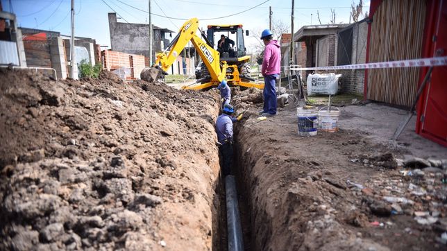 garro anuncio cloacas y agua potable para todos los barrios de la plata