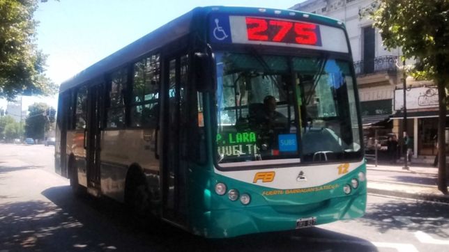 una familia se olvido a un nene en el micro y el se desperto solo, pero al final lo encontraron