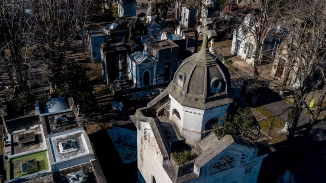 Detuvieron a un roba tumbas de 14 años en el Cementerio de La Plata