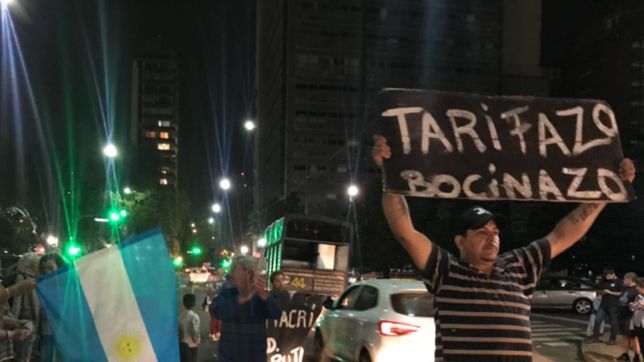 la plata se hizo escuchar: vecinos reclamaron por el aumento de tarifas