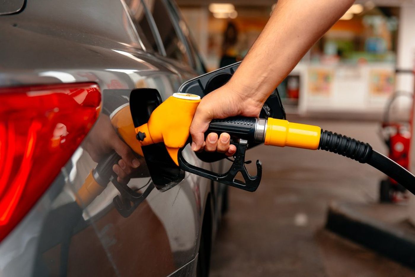 Presentaron un proyecto para permitir el autodespacho de combustibles en estaciones bonaerenses y modernizar el sistema de expendio