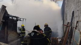 un voraz incendio destrozo varias casas de berisso: hay cuatro heridos un voraz incendio destrozo varias casas de berisso: hay cuatro heridos