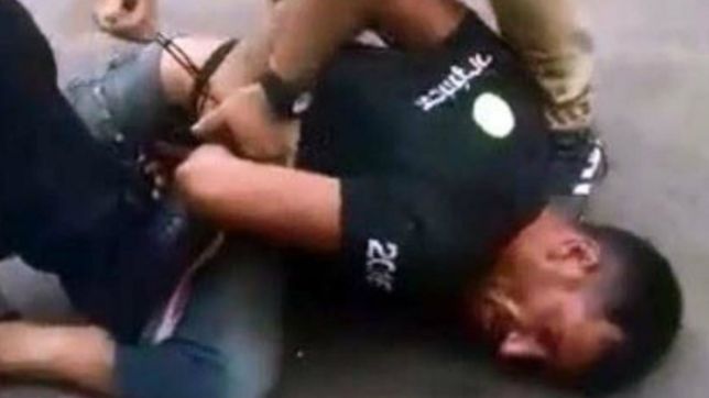 el violador de dos amigas fue visto en la calle y los vecinos lo detuvieron