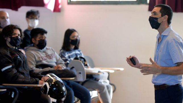 adelantan dos aumentos para los docentes: ¿cuando cobran y de cuanto son?