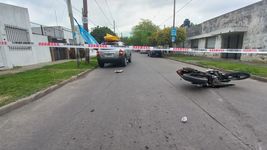 un motociclista en grave estados tras un choque en berisso un motociclista en grave estados tras un choque en berisso