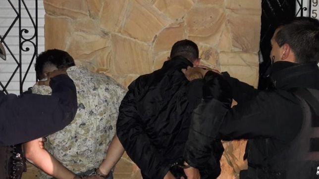 esquivaron un control policial, los persiguieron y cayeron con drogas de diseno