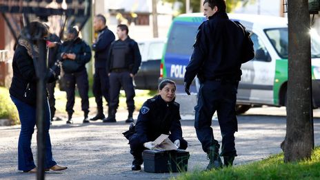 Un hombre asesinó a tiros a su pareja frente a su hijo de 7 años