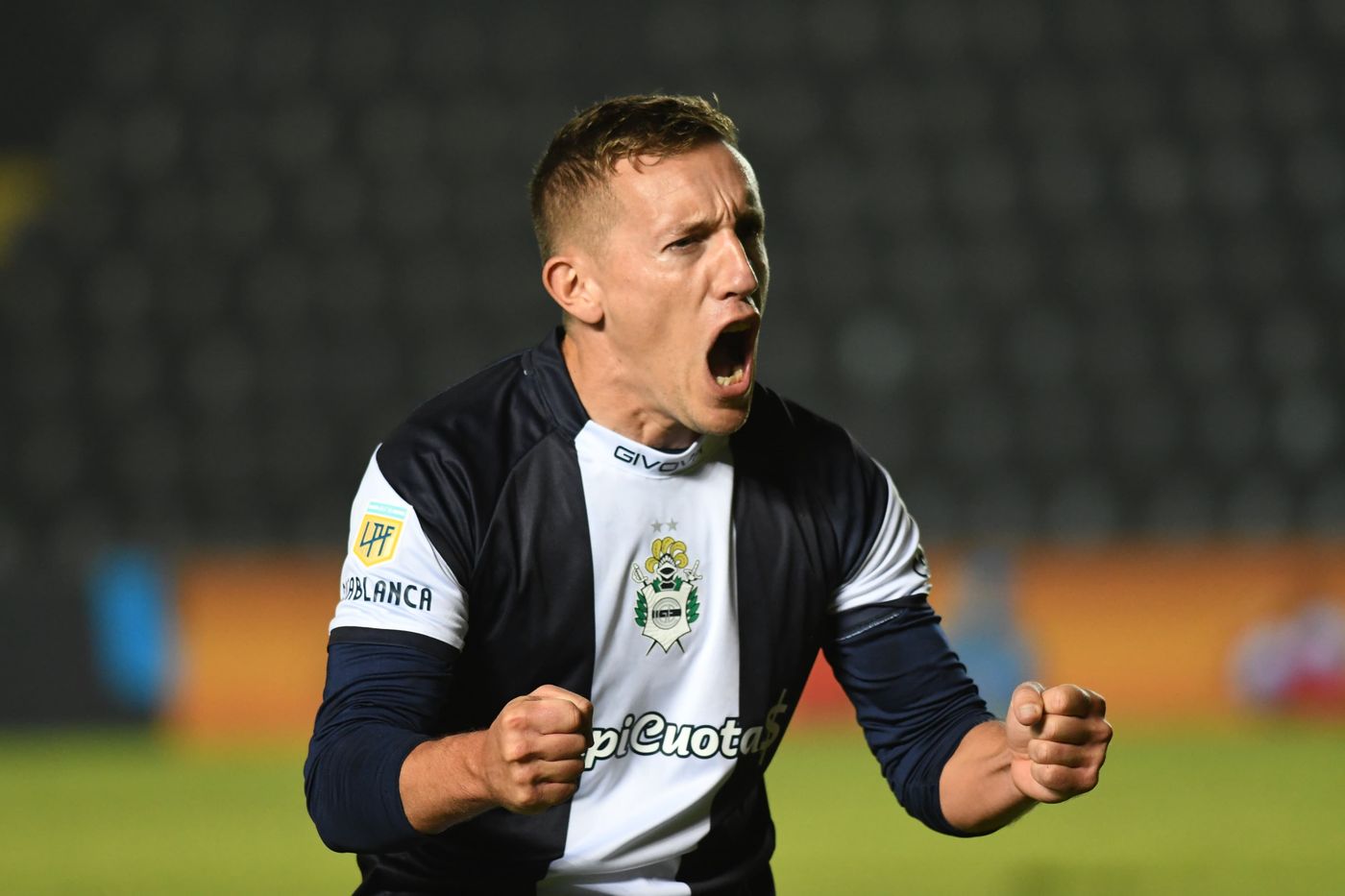 Gimnasia Atlético Tucumán Copa Argentina festejo De Blasis (2).jpeg